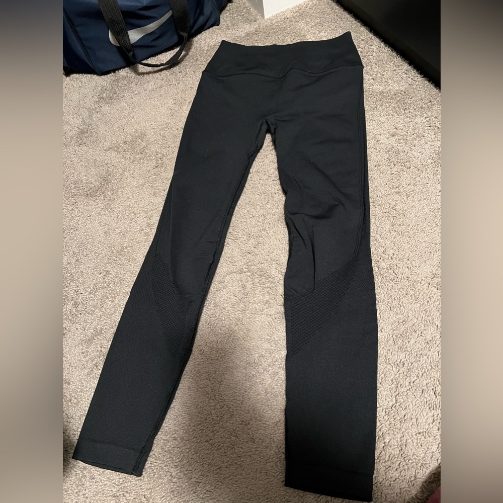 Thicker style Lulu lemon leggings size 6